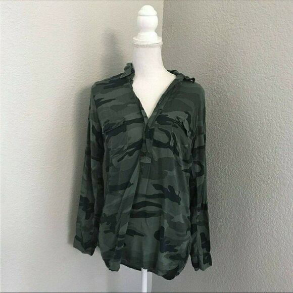 Splendid Women's Camo Print Long Sleeve Blouse Top - Picture 1 of 7
